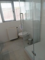 Amazing Bungalow With Garden