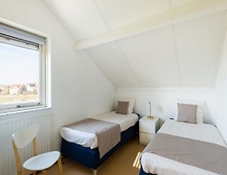 Pleasant Holiday Home on the Water