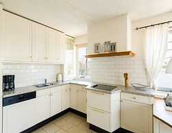 Pleasant Holiday Home on the Water