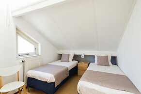 Pleasant Holiday Home on the Water