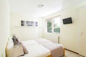 Pleasant Holiday Home on the Water