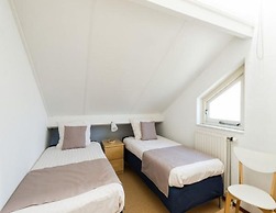 Pleasant Holiday Home on the Water