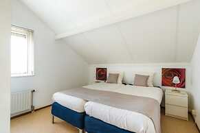 Pleasant Holiday Home on the Water