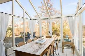 Pleasant Holiday Home on the Water