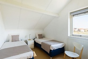 Pleasant Holiday Home on the Water