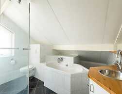 Pleasant Holiday Home on the Water