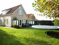 Inviting Bungalow With Garden