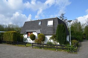 Zeeland Home With Fireplace