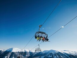 Inviting Apartment Near Skiing