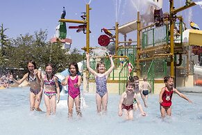 Amazing Bungalow With Garden