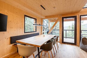 Lovely Chalet With hot tub