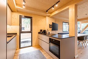 Lovely Chalet With hot tub