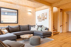 Lovely Chalet With hot tub