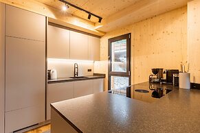 Lovely Chalet With hot tub