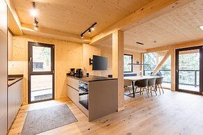 Lovely Chalet With hot tub