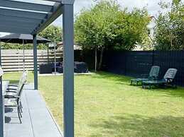 Holiday Home With Pet-friendly Garden