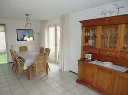 Appealing Bungalow on the Water