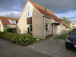 Appealing Bungalow on the Water