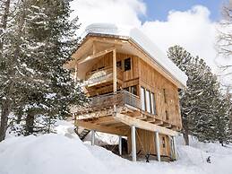 Charming Chalet With Indoor hot tub