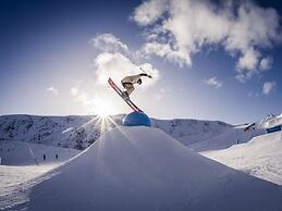 Charming Chalet With Indoor hot tub