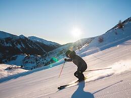 Charming Chalet With Indoor hot tub