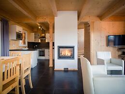 Charming Chalet With Indoor hot tub