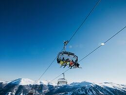 Charming Chalet With Indoor hot tub
