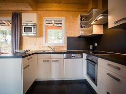 Charming Chalet With Indoor hot tub