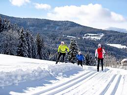 Charming Chalet With Indoor hot tub