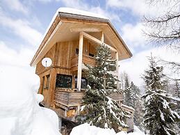 Inviting Chalet With Outdoor hot tub