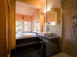 Inviting Chalet With Outdoor hot tub