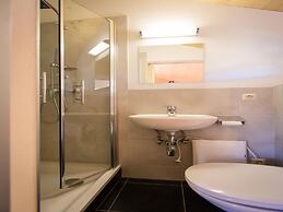 Inviting Chalet With Outdoor hot tub