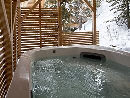 Inviting Chalet With Outdoor hot tub
