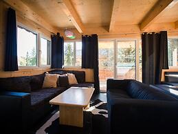 Inviting Chalet With Outdoor hot tub