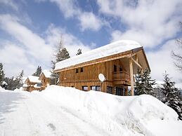 Inviting Chalet With Outdoor hot tub