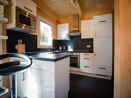 Inviting Chalet With Outdoor hot tub