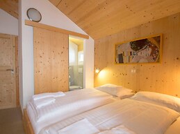 Inviting Chalet With Outdoor hot tub