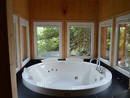 Inviting Chalet With Outdoor hot tub
