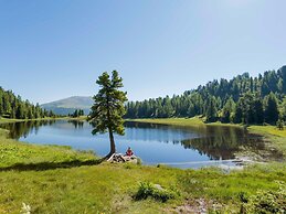 Inviting Chalet With Outdoor hot tub
