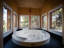 Inviting Chalet With Outdoor hot tub