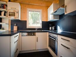 Inviting Chalet With Outdoor hot tub