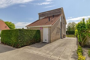 Spacious Holiday Home With Garden