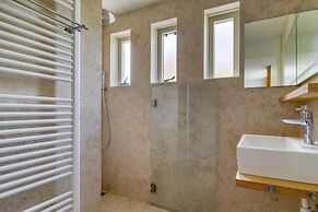 Spacious Holiday Home With Garden