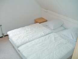 Attractive Bungalow on the Water