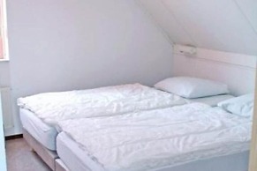 Attractive Bungalow on the Water