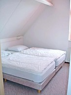 Attractive Bungalow on the Water