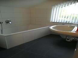 Majestic Holiday Home Near Beach