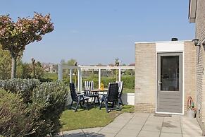 Nice Bungalow on the Water