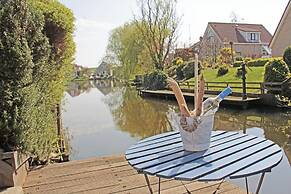 Nice Bungalow on the Water