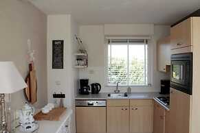 Nice Bungalow on the Water